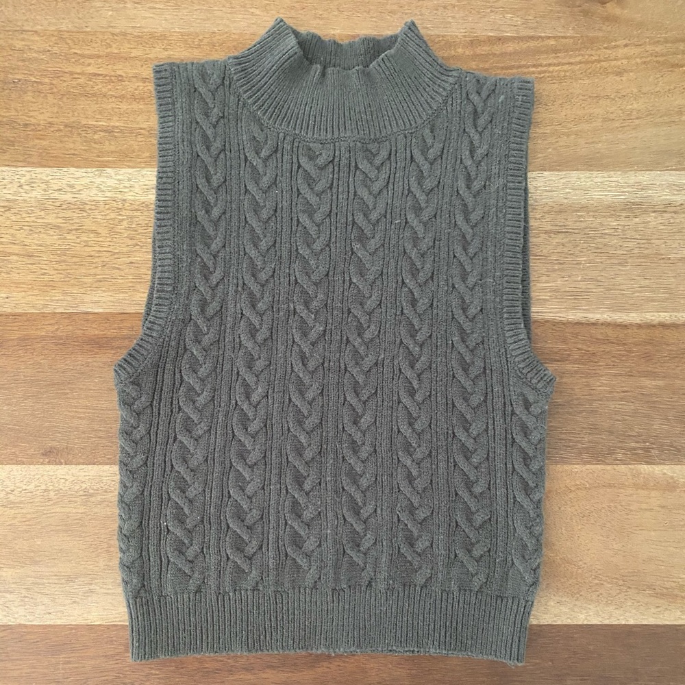 Sleeveless mock neck sweater